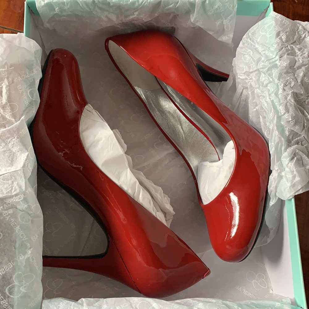 Bright Red Rounded Toe Jessica Simpson Heels - Picture 6 of 7